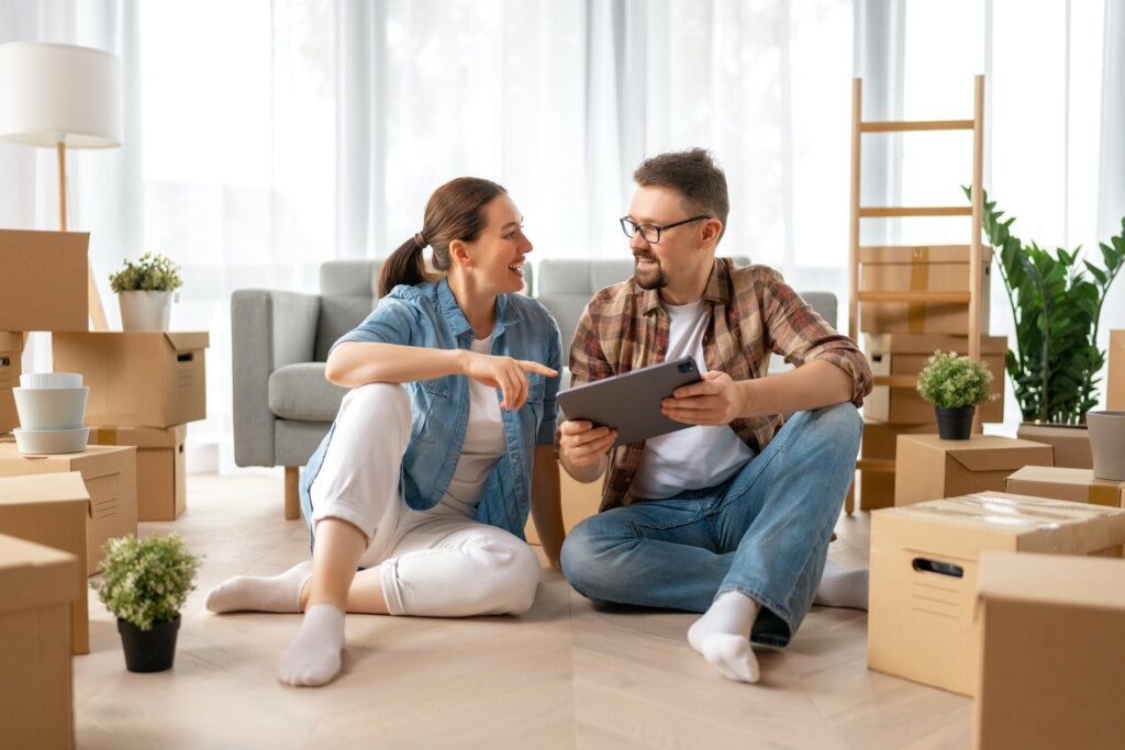 couple are moving to new apartment.