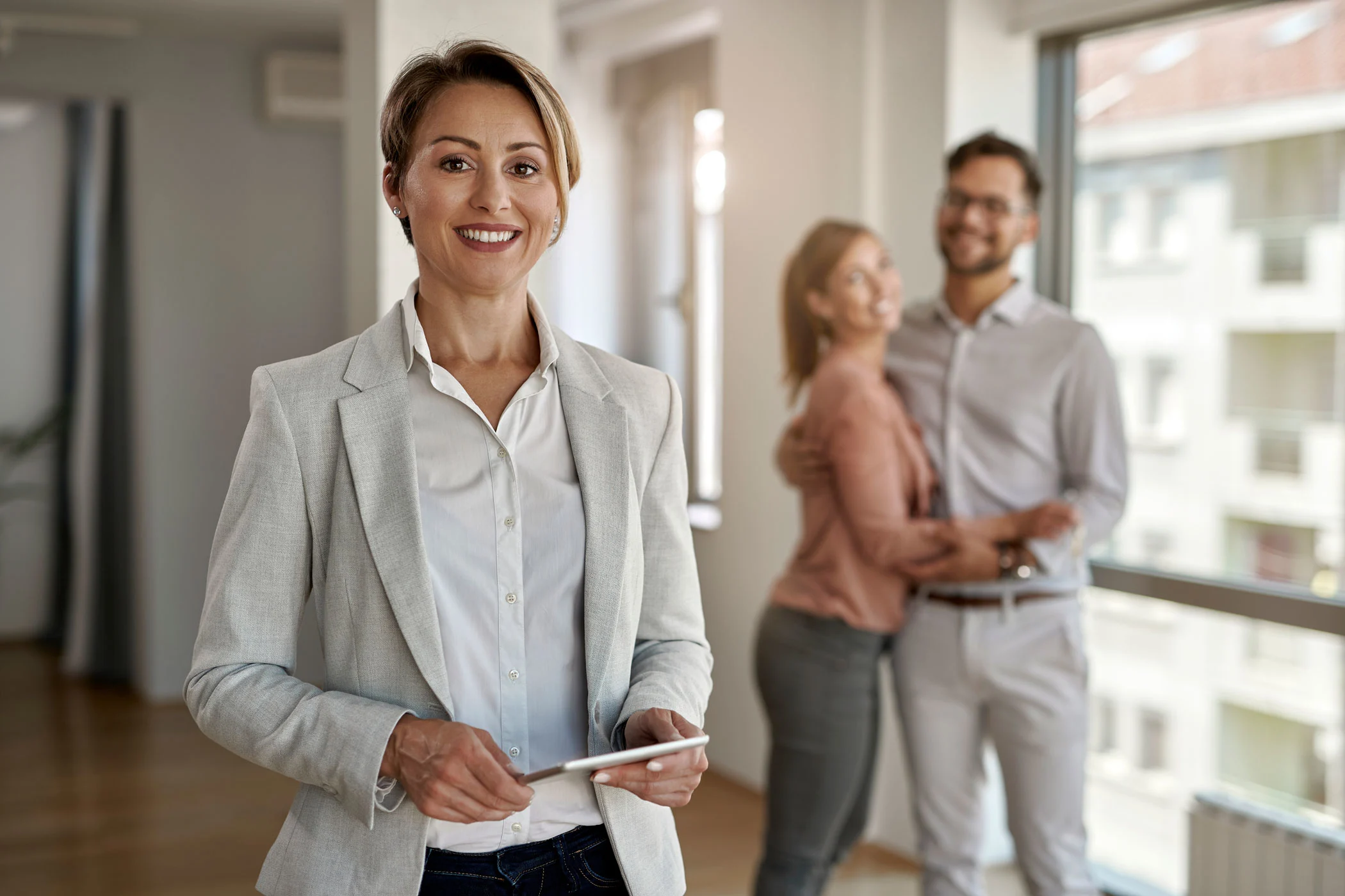 The Benefits of Hiring Professional Real Estate Agents Today Now Guide!